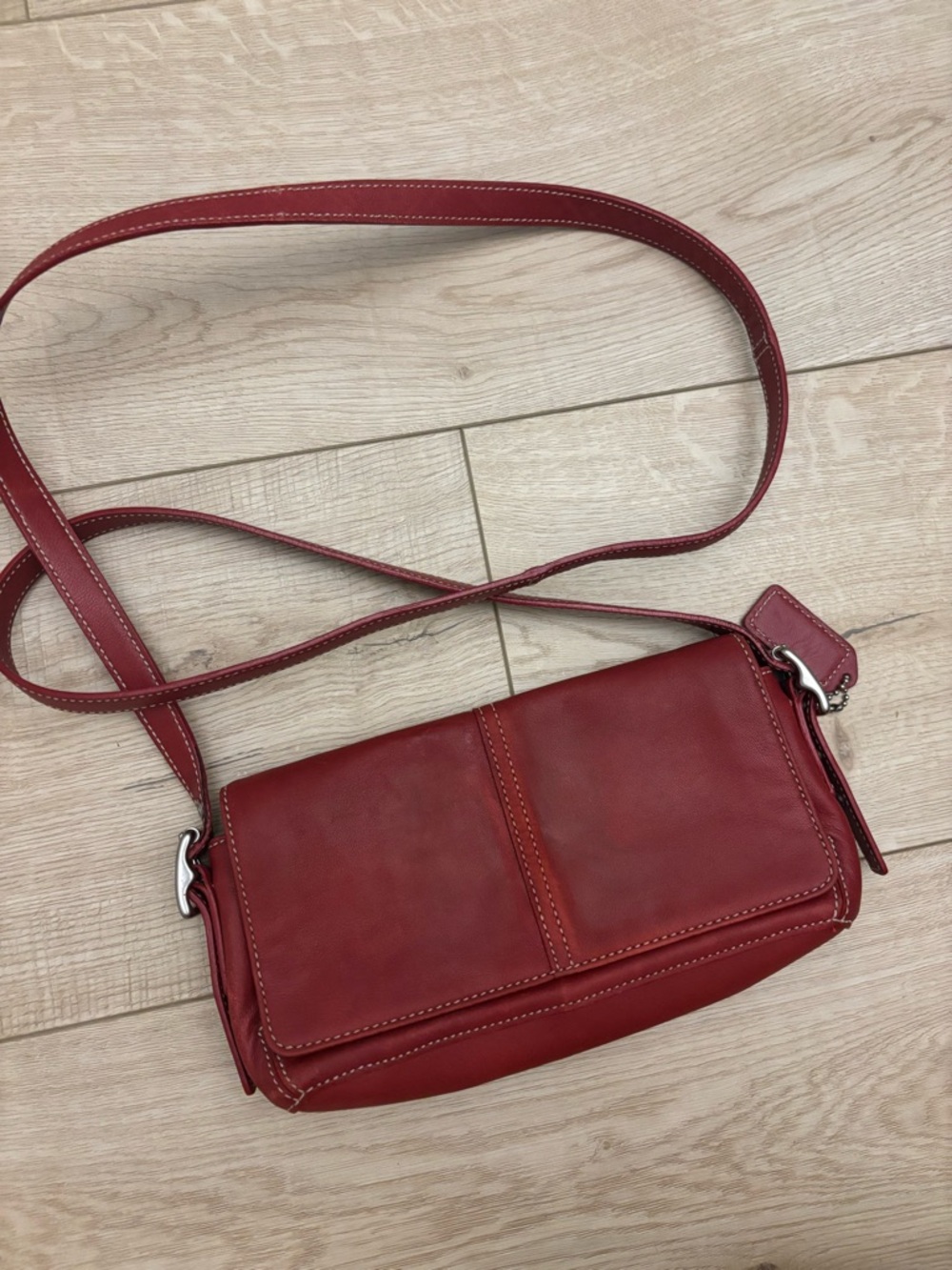 Y2K Coach Mini Legacy Shoulder Bag in Burgundy Red Leather Coach Vintage - Picture 2 of 15